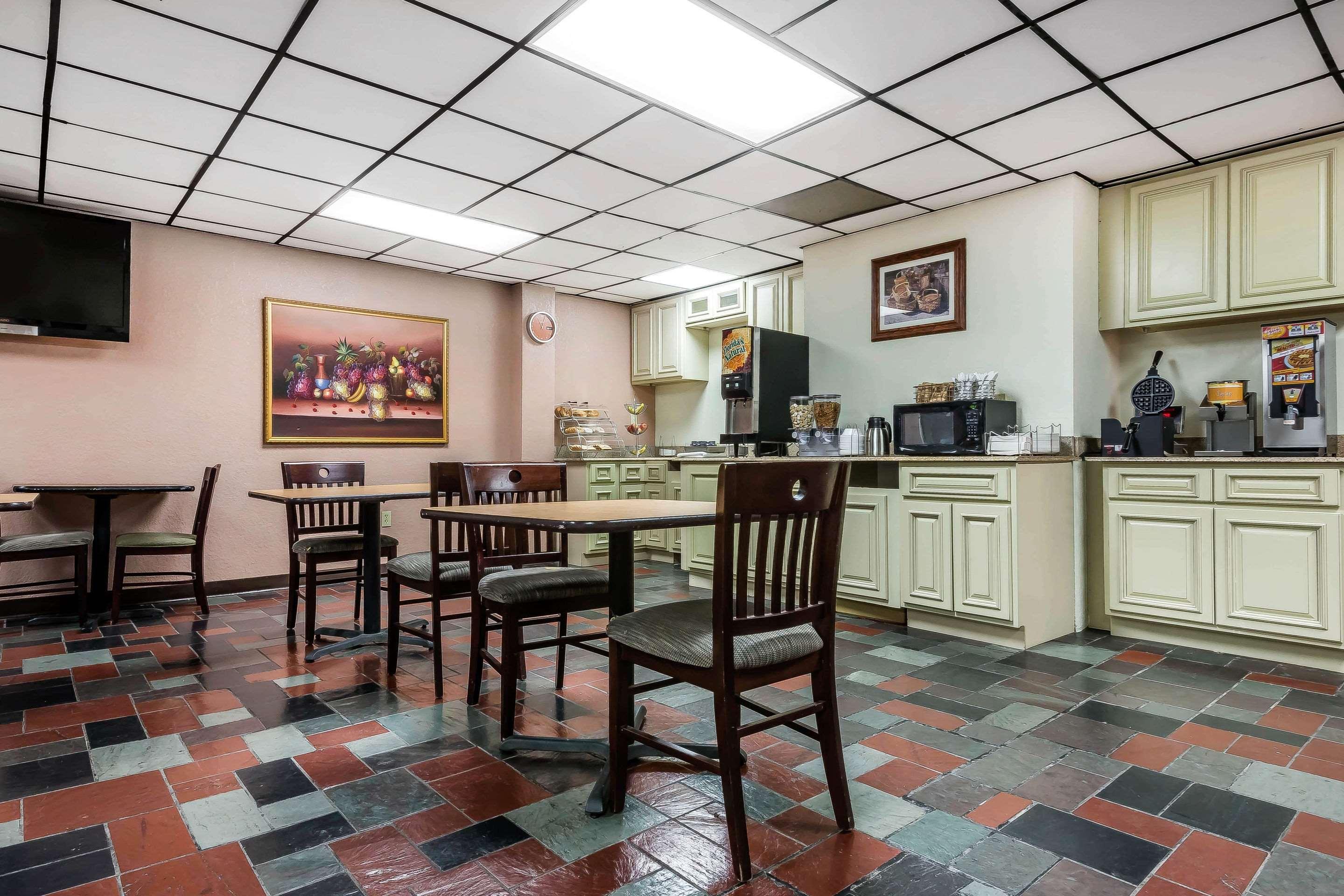 Quality & Vestal Hotel Binghamton